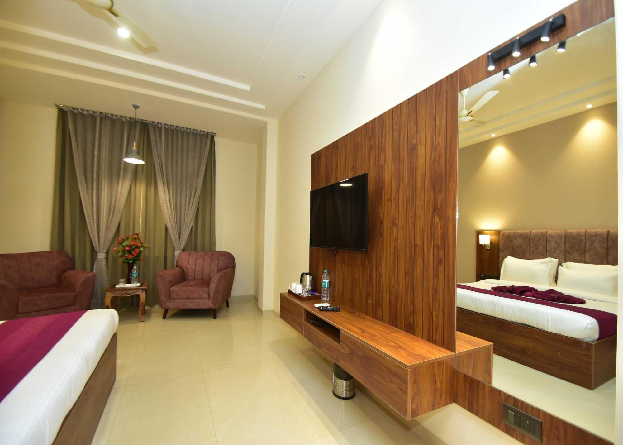 Hotel Shyamleela Khātu Esterno foto