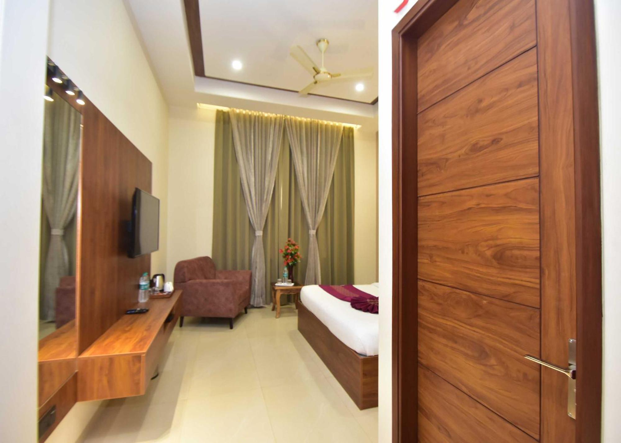Hotel Shyamleela Khātu Esterno foto