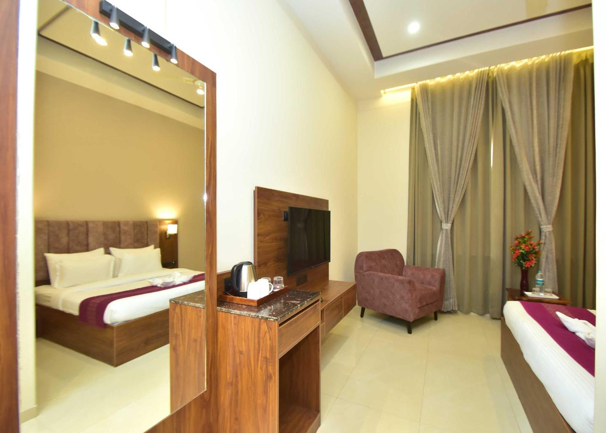 Hotel Shyamleela Khātu Esterno foto